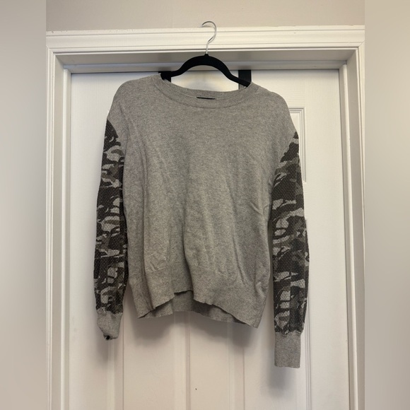 Monrow Nikita Cashmere Blend Grey Camo Sweater Women’s XS - Picture 2 of 5